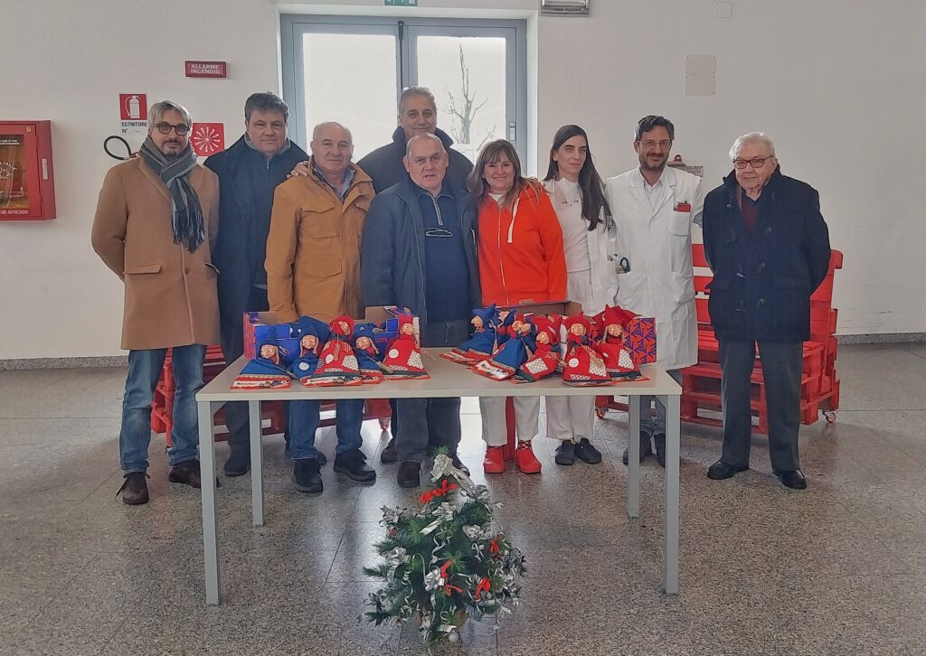 I Maestri Artigiani di Ferrara regalano le calze della Befana ai bambini ricoverati a Cona